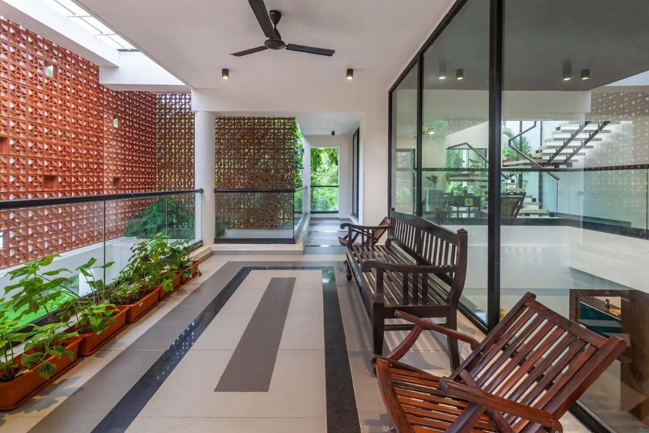 Villa Sereno By Stayvista - An Elegant And Entertaining Retreat Featuring A Swimming Pool, Outdoor Jacuzzi, Modern Interiors, And A Snooker Table Alībāg Exterior foto