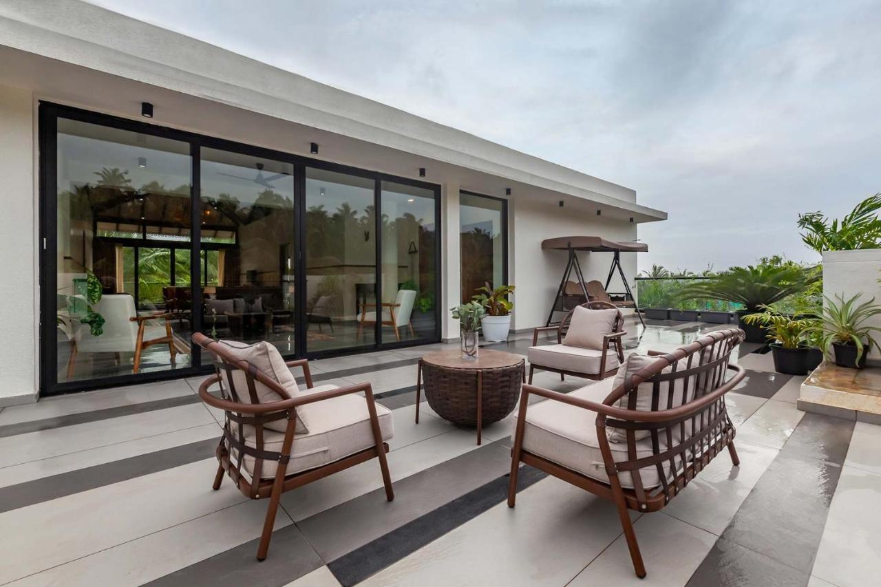 Villa Sereno By Stayvista - An Elegant And Entertaining Retreat Featuring A Swimming Pool, Outdoor Jacuzzi, Modern Interiors, And A Snooker Table Alībāg Exterior foto