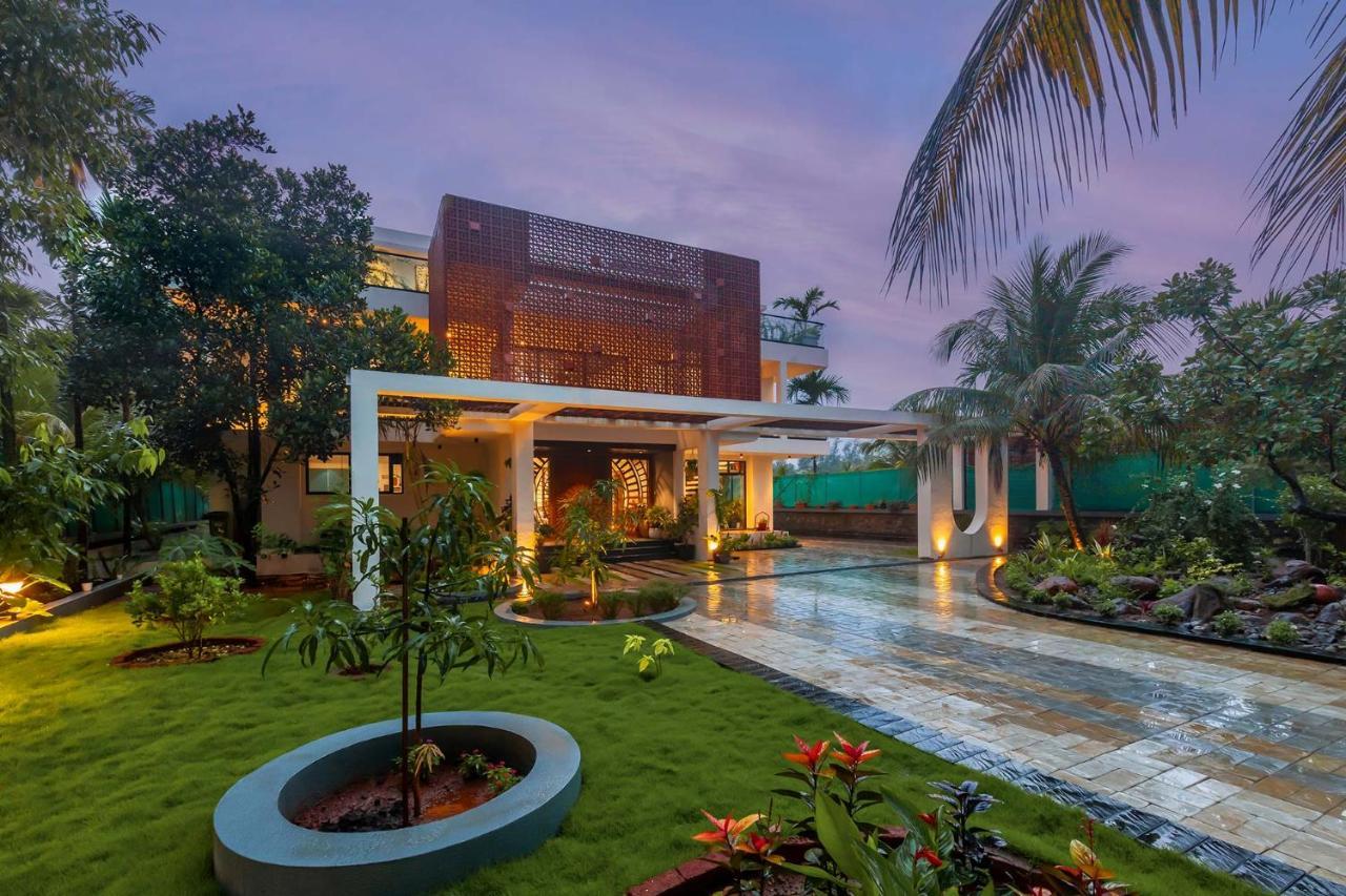 Villa Sereno By Stayvista - An Elegant And Entertaining Retreat Featuring A Swimming Pool, Outdoor Jacuzzi, Modern Interiors, And A Snooker Table Alībāg Exterior foto