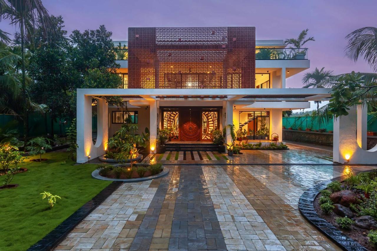 Villa Sereno By Stayvista - An Elegant And Entertaining Retreat Featuring A Swimming Pool, Outdoor Jacuzzi, Modern Interiors, And A Snooker Table Alībāg Exterior foto
